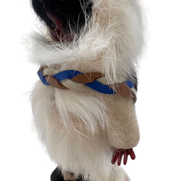Vintage Carlson Inuit Eskimo Doll With Fur Parka On Heart Stand Sleepy Eye - Picture 7 of 8